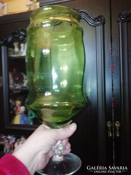 Antique decorative glass 30 cm high, beautiful green color, in perfect condition