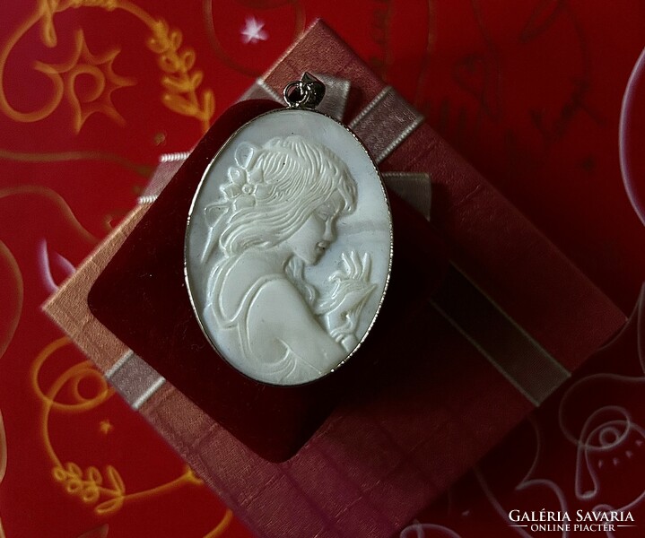 Beautiful large size antique shell cameo pendant female portrait fine work