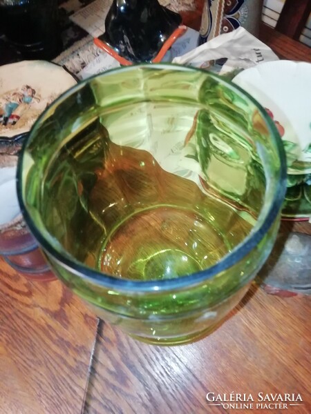 Antik 30 cm magas dísz pohár gyönyörű zöld színű hibátlan állapotban