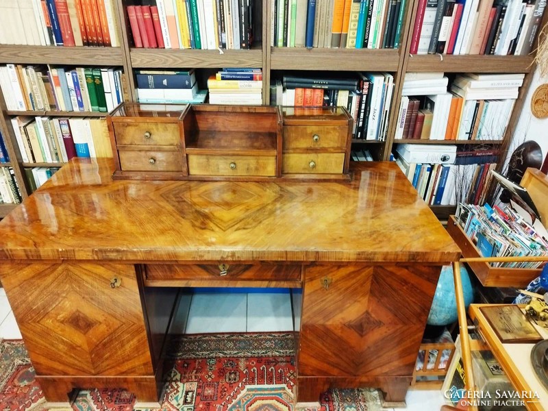 Antik íróasztal