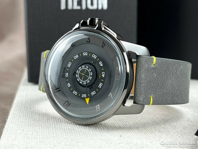 Reign is a special and beautiful automatic watch without hands, with a gift box