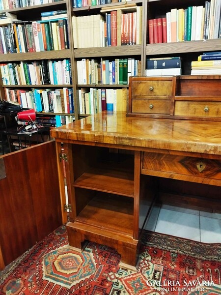 Antik íróasztal