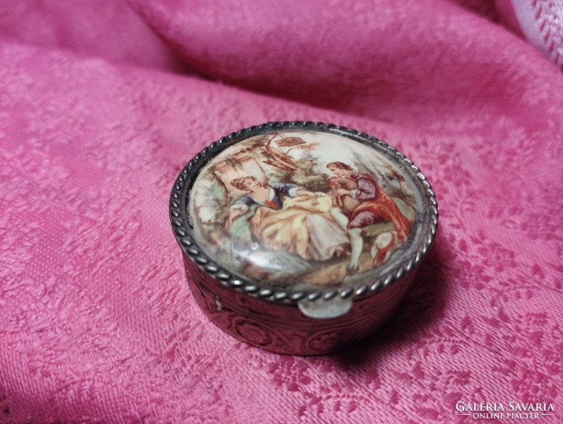 Antik ékszertartó szelence, barokk jelenetes dobozka