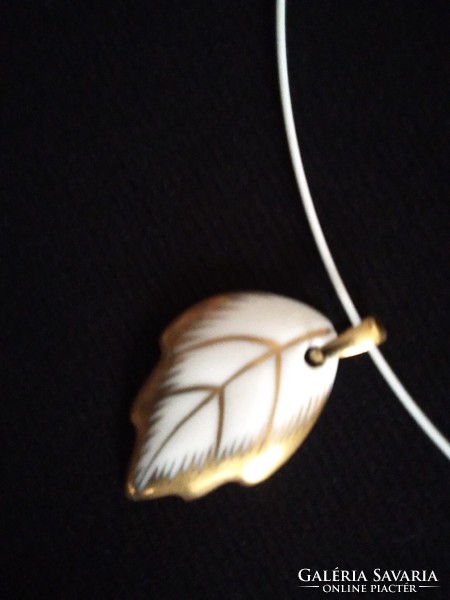 Herend porcelain jewelry necklace with a rare gilded leaf pattern!