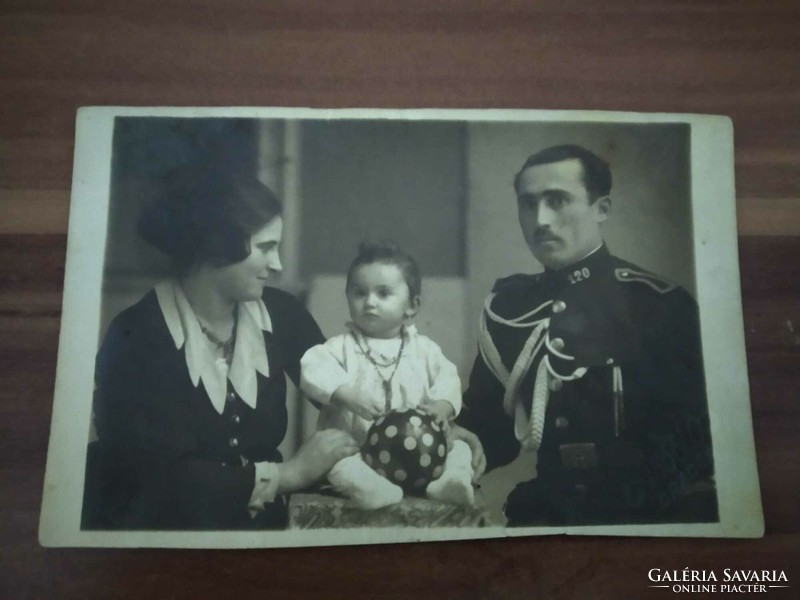 Old family photo, Romanian military officer, angelo (pál funk) photo in the corner of the picture, Nagyvárad, 1935