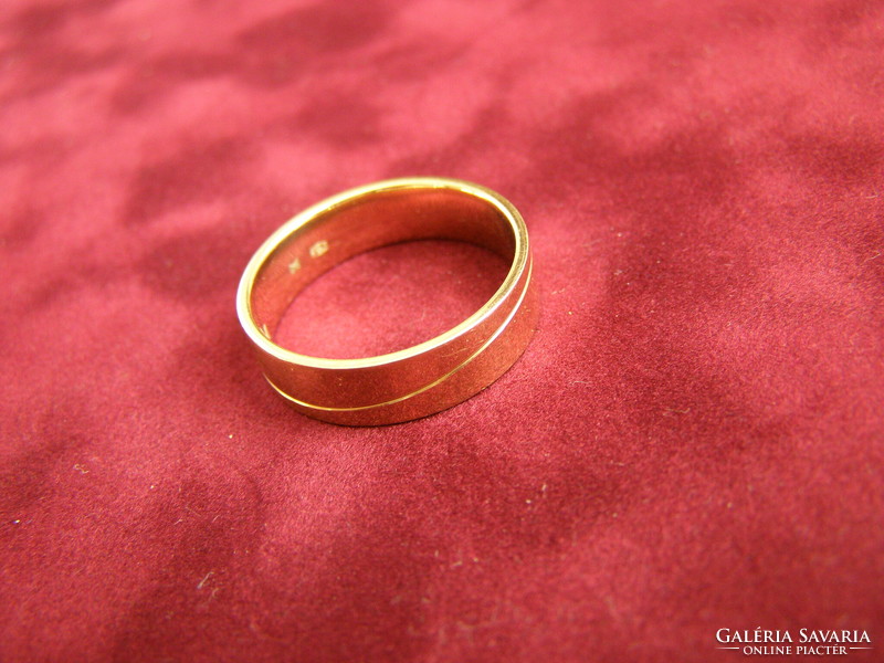 Gold wedding ring, almost new!