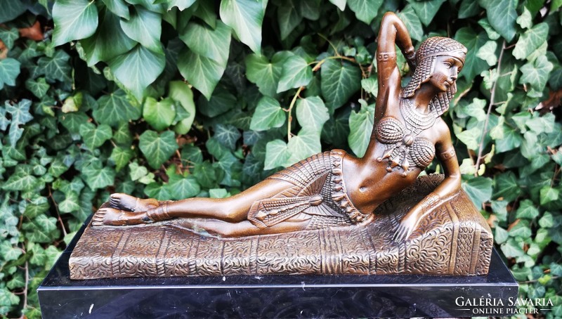 Szofán pihenő kleopátra - bronz szobor