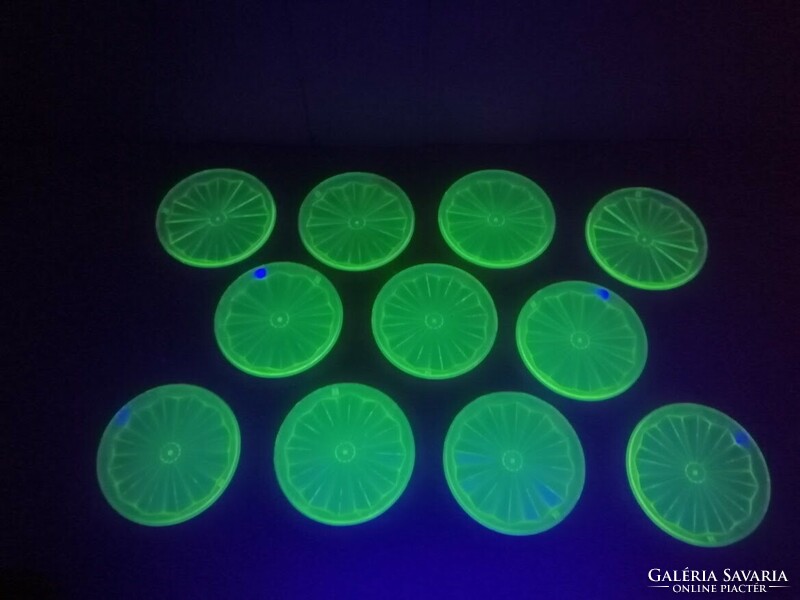 UV fénnynél világító, műanyag poháralátét. 11 darab