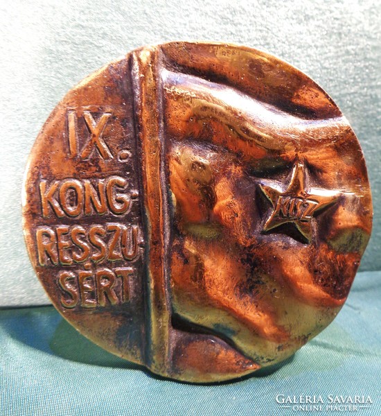 Emlékplakatt : 8 cm, 21 dkg, bronz - a KISZ IX. kongresszusára - limitált példányszámban