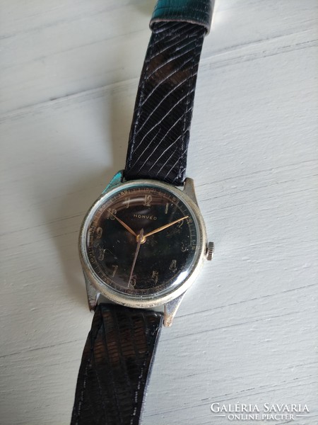 Honvéd vintage watch