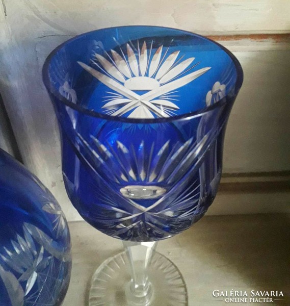Kobaltkék csiszolt kristály pohár, üveg.