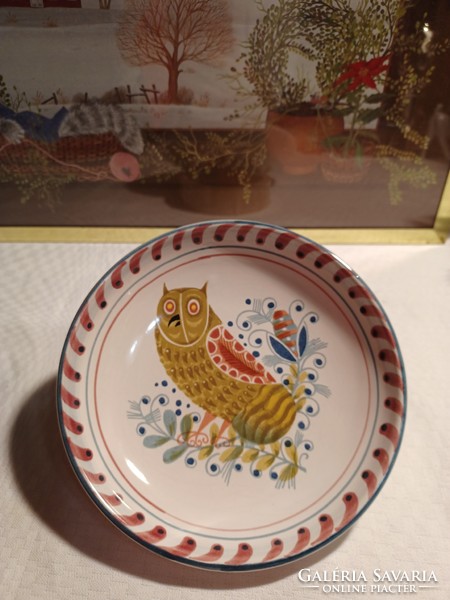 Ceramic wall plate owl-marked