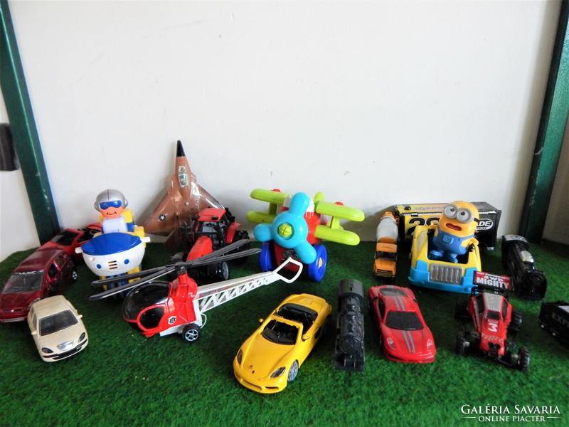 I am selling a huge arsenal of games, 17 children's toys on sale!