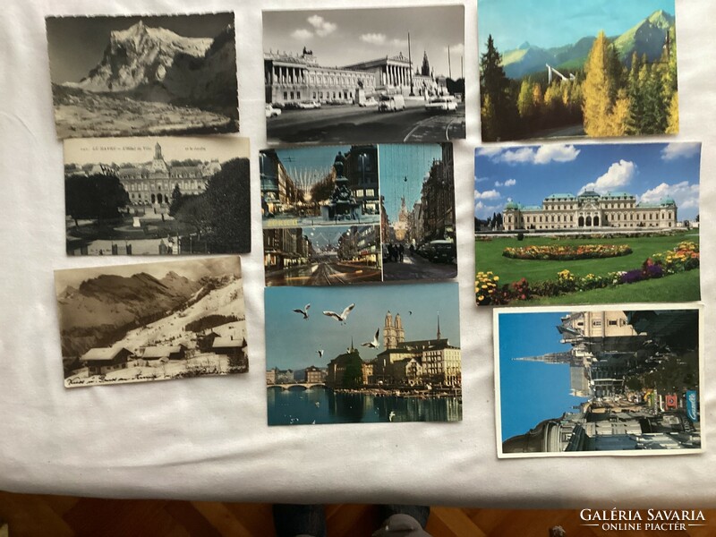 25 pieces of foreign postcards. ( Q .) .