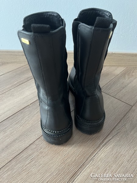 S. Oliver black leather winter boots