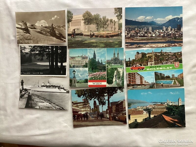 25 darab külföldi képeslap  . ( N . ) .
