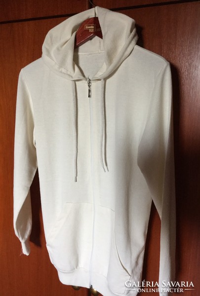 White zippered, pocketed, hooded, completely new M top, 100% cotton, cheap for sale!
