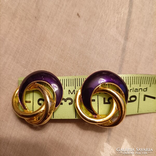 Unworn vintage ear clip