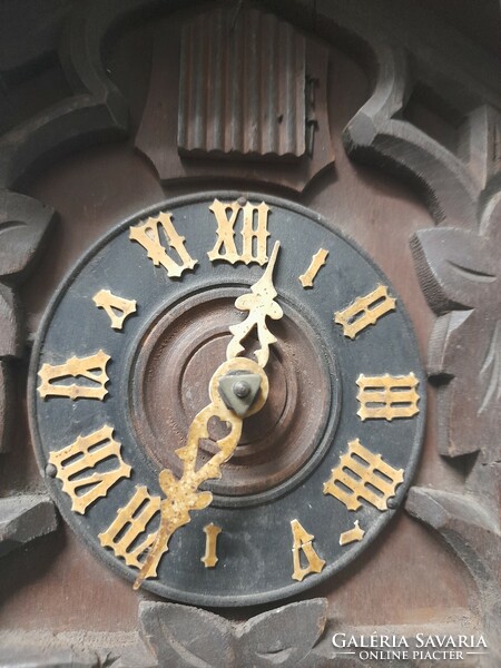 Alt German, Germay 19th century, authentic wood-carved Black Forest wall clock with a chain and striking cuckoo.