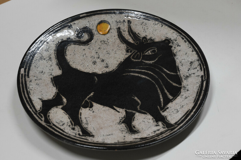 Ferenc Pál (1914 - 2008): plate with a bull motif