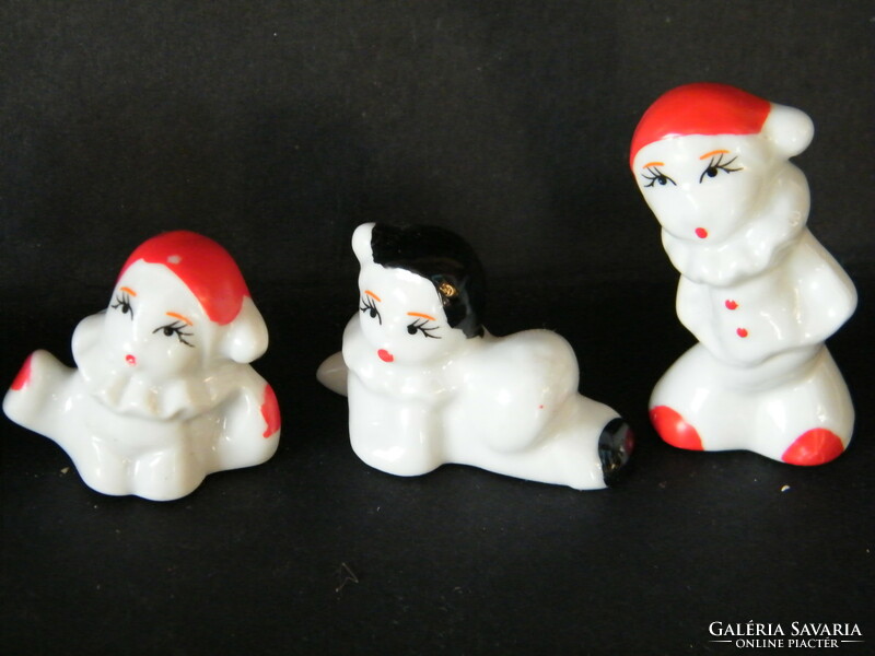 Mini porcelán Pierrot bohóc figurák 5 db