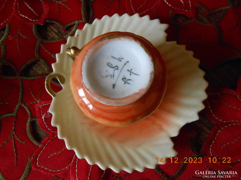 Antique Zsolnay strawberry mocha - coffee cup
