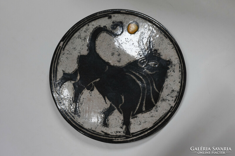 Ferenc Pál (1914 - 2008): plate with a bull motif