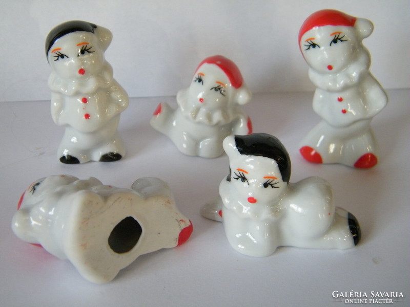 Mini porcelán Pierrot bohóc figurák 5 db