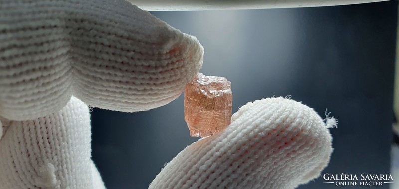 Extra pink tourmaline crystal 8 carats. With certification.