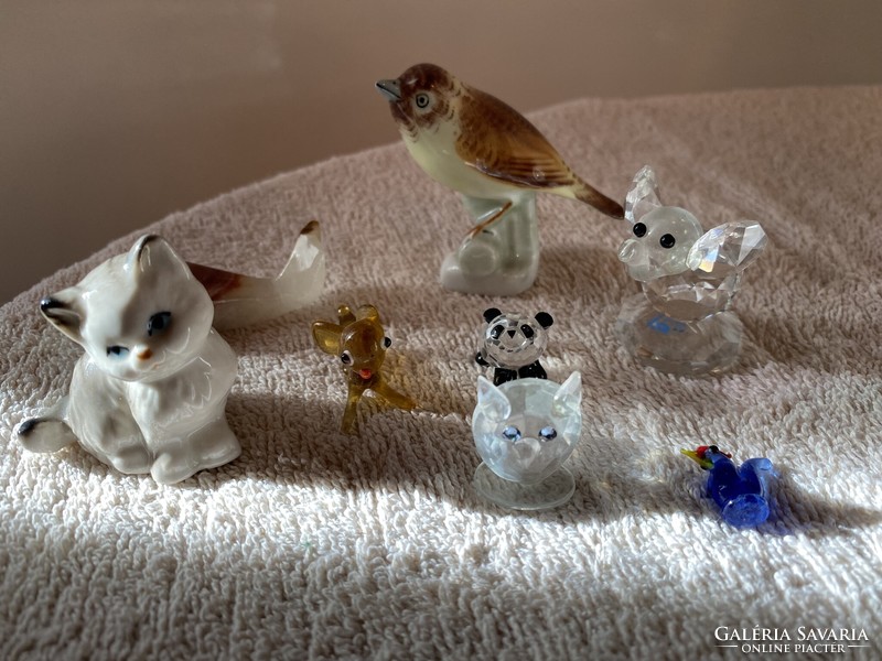 Selection of old porcelain nipp display cases deer, bird, lamb, dog, ceramic toothache dog, cat, etc.