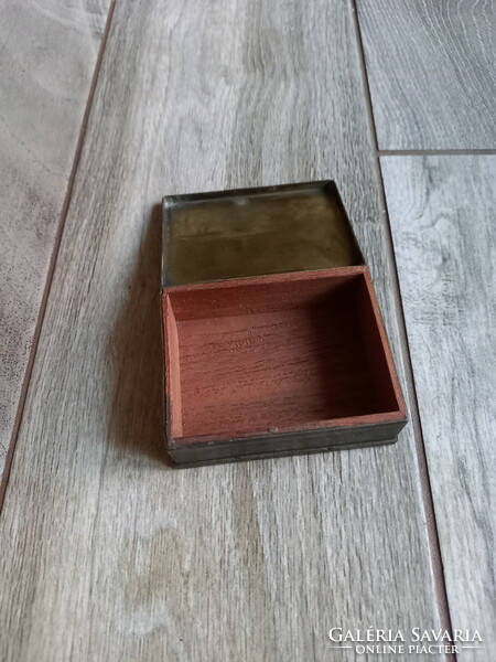 Csodás antik ezüstözött pávás ékszertartó doboz (8,3x6,8x3cm)