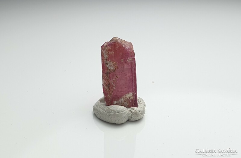 Extra pink tourmaline crystal 6 carats. With certification.