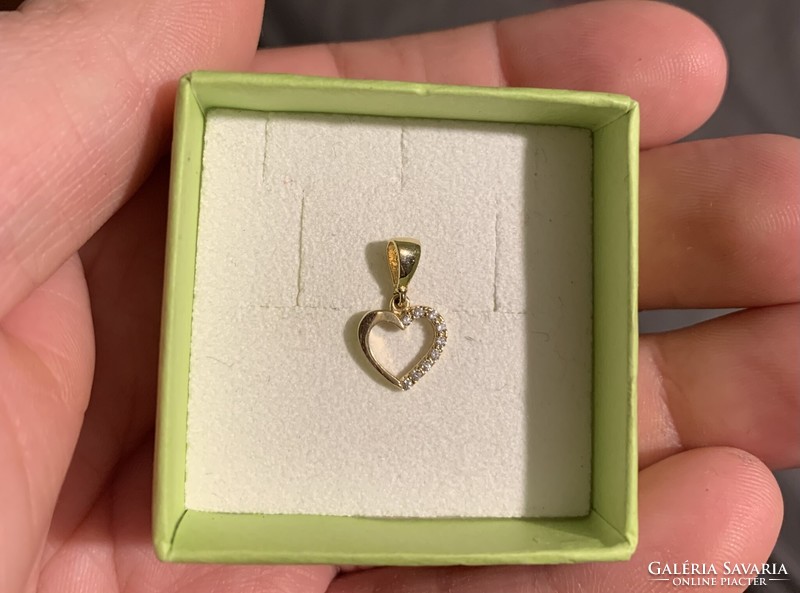 14K gold heart pendant