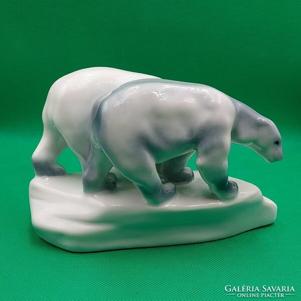 Figurine of a polar bear couple from Géza Nikelszky