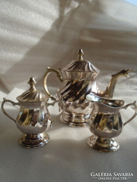 Gyönyörű, csillogó felületű, barokk stílusú, ezüst?? ezüstözött tea és kávé szervírozó készlet