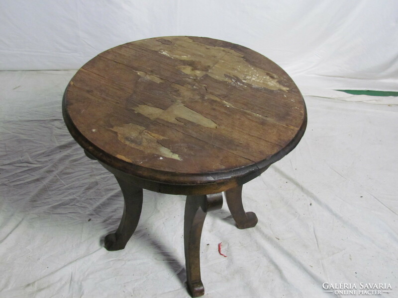 Antik Bieder kisasztal (restaurált)