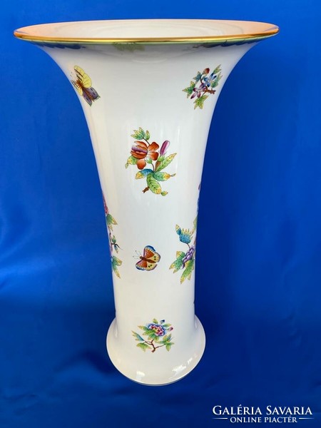 Herend Victoria's patterned giant vase