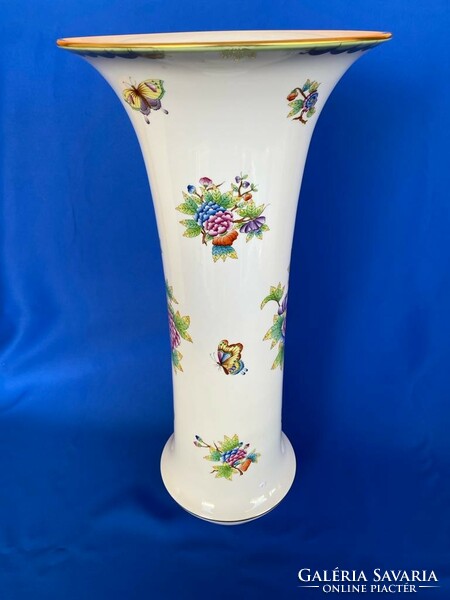Herend Victoria's patterned giant vase
