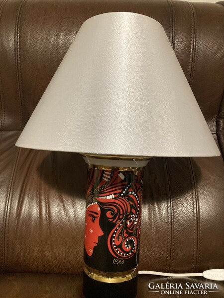 Raven house porcelain lamp