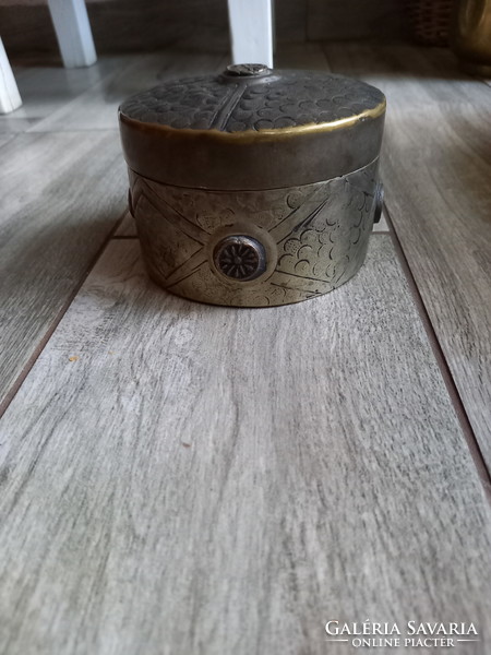 Antique silver-plated box (11.7x8 cm)