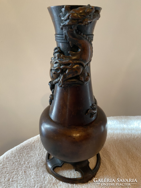 Japanese bronze vase with a dragon, Meiji period, approx. 22 cm