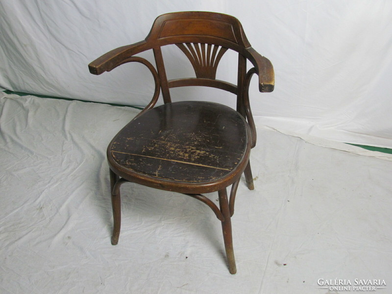 Antique thonet chair with armrests