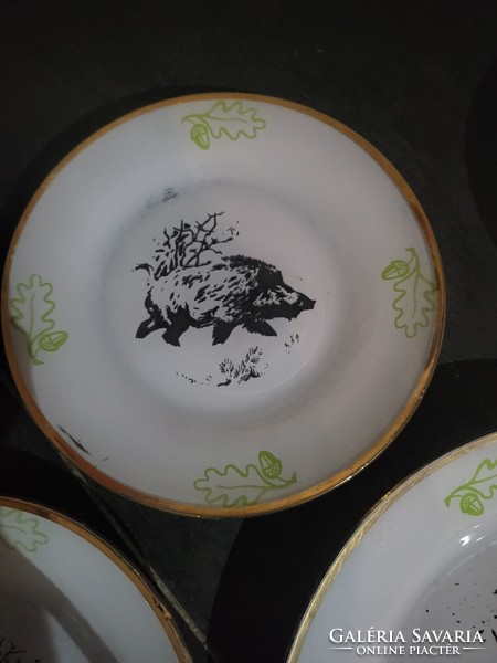 Hand-painted hunting tableware