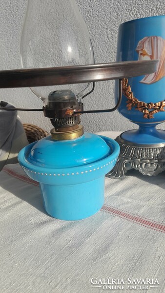 Historicizing large antique table kerosene lamp