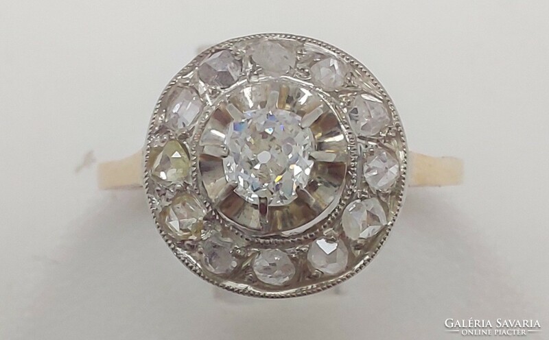 318T. Gyémánt 0.6Ct R2es Briliáns 0.25Ct Rózsa 0.35Ct 18k Arany 2.33g Art Deco Gyűrű