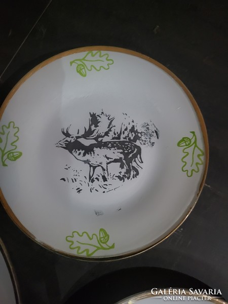 Hand-painted hunting tableware