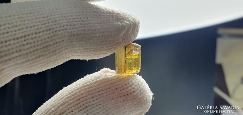 Greenish yellow tourmaline crystal 7 carats. With certification.
