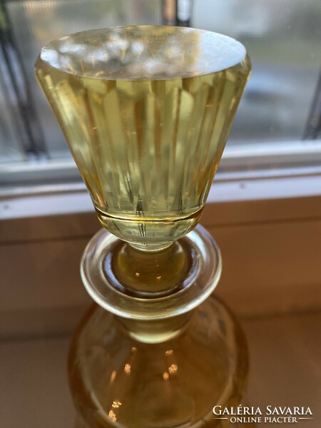Sárga metszett üveg likőrös pálinkás palack és 6 darabos pohár készlet