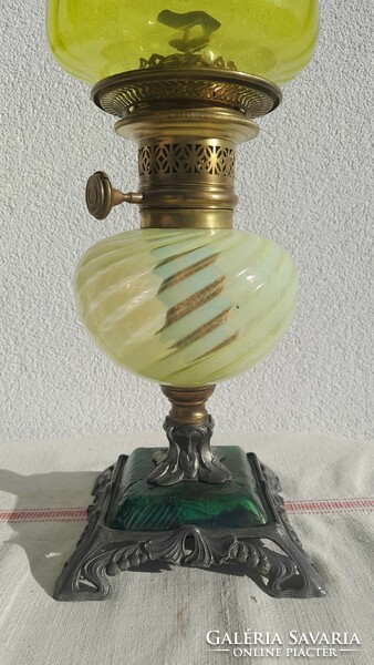 Szecessziós antik üveg asztali petróleumlámpa, üvegtörténeti különlegesség!
