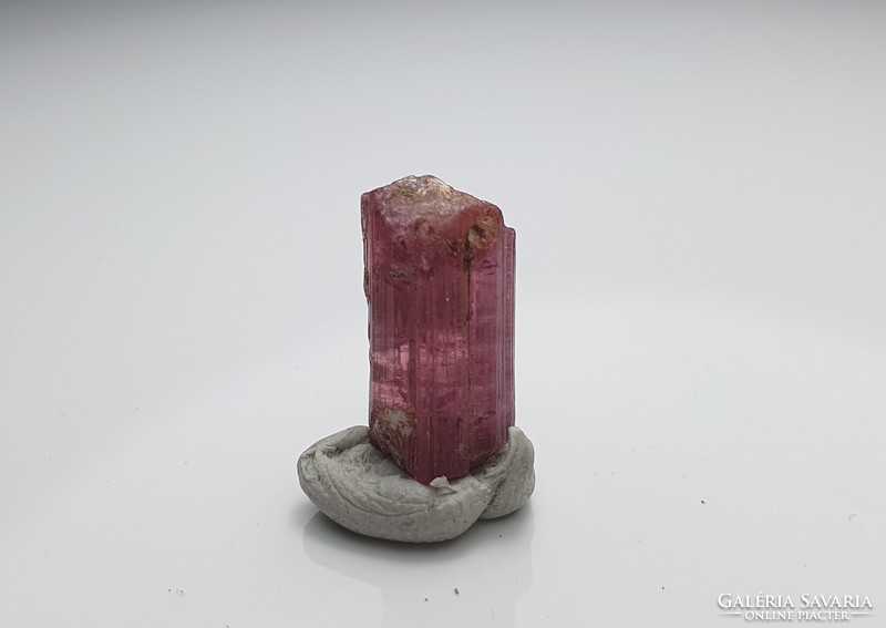 Extra pink tourmaline crystal 6 carats. With certification.